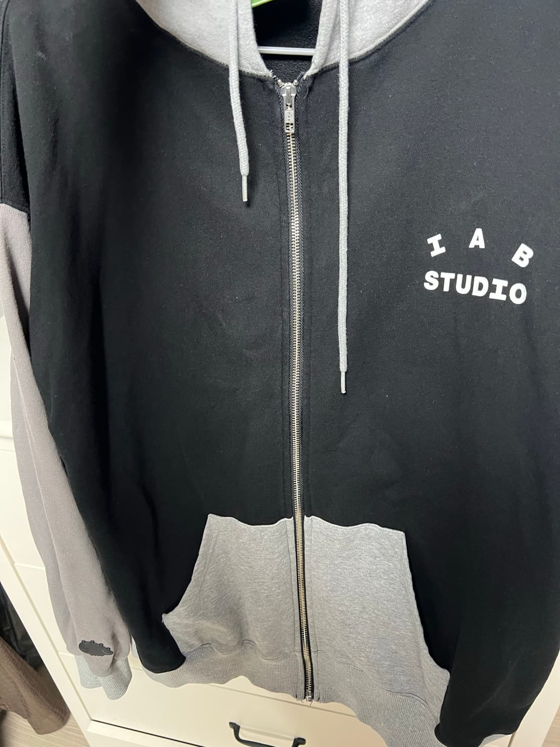 아이앱 스튜디오x니니즈 후드집업 상품이미지2