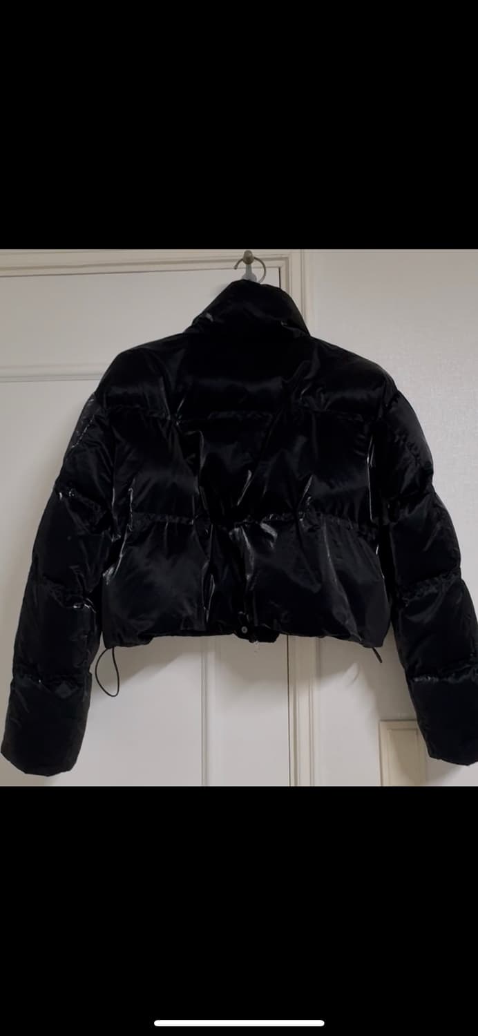 숏패딩 헬레네파리스 벨벳티 크롭 웰론 푸퍼(블랙) 상품이미지3