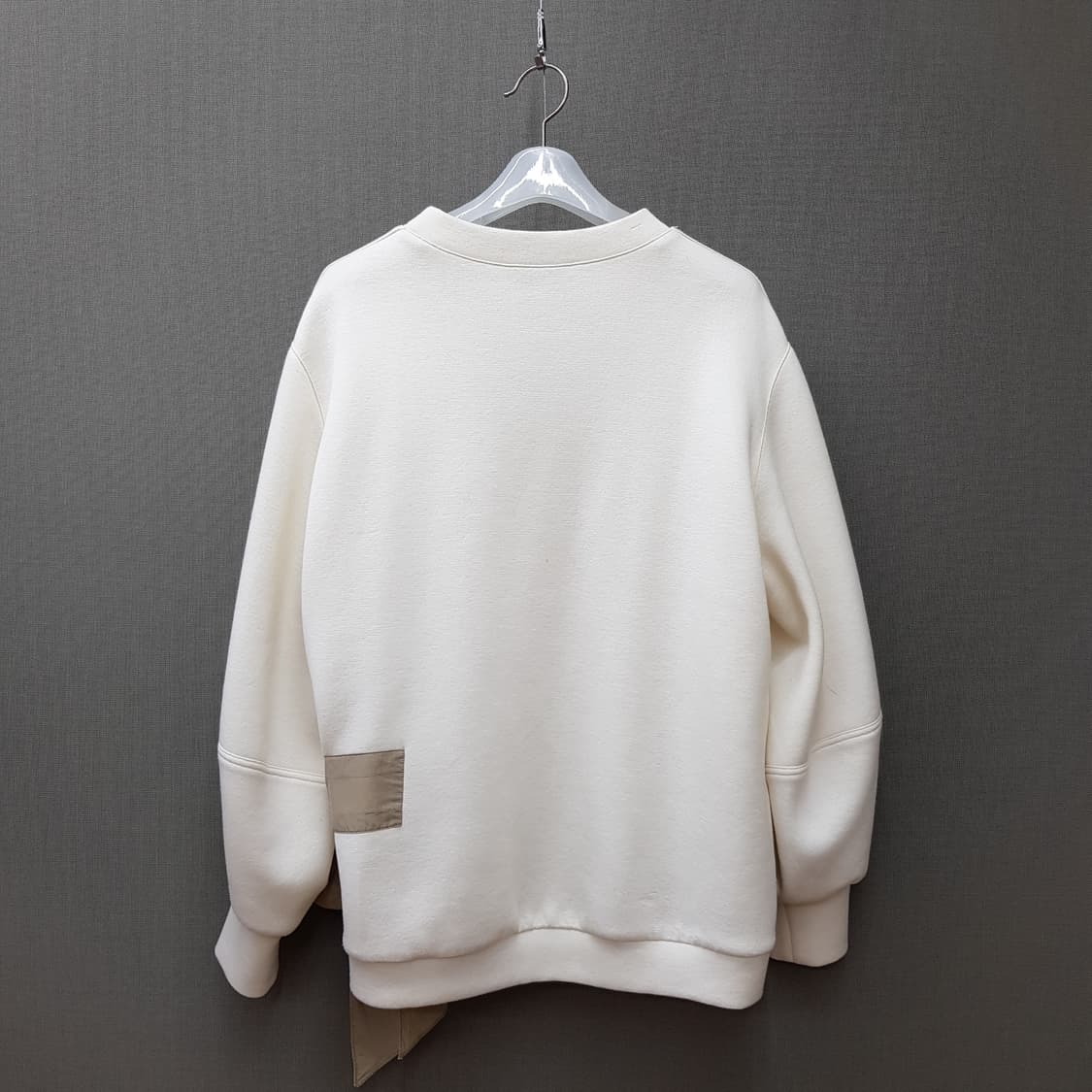 한섬 랑방 리본 포인트 스웻셔츠 88-98-165사이즈 상품이미지5