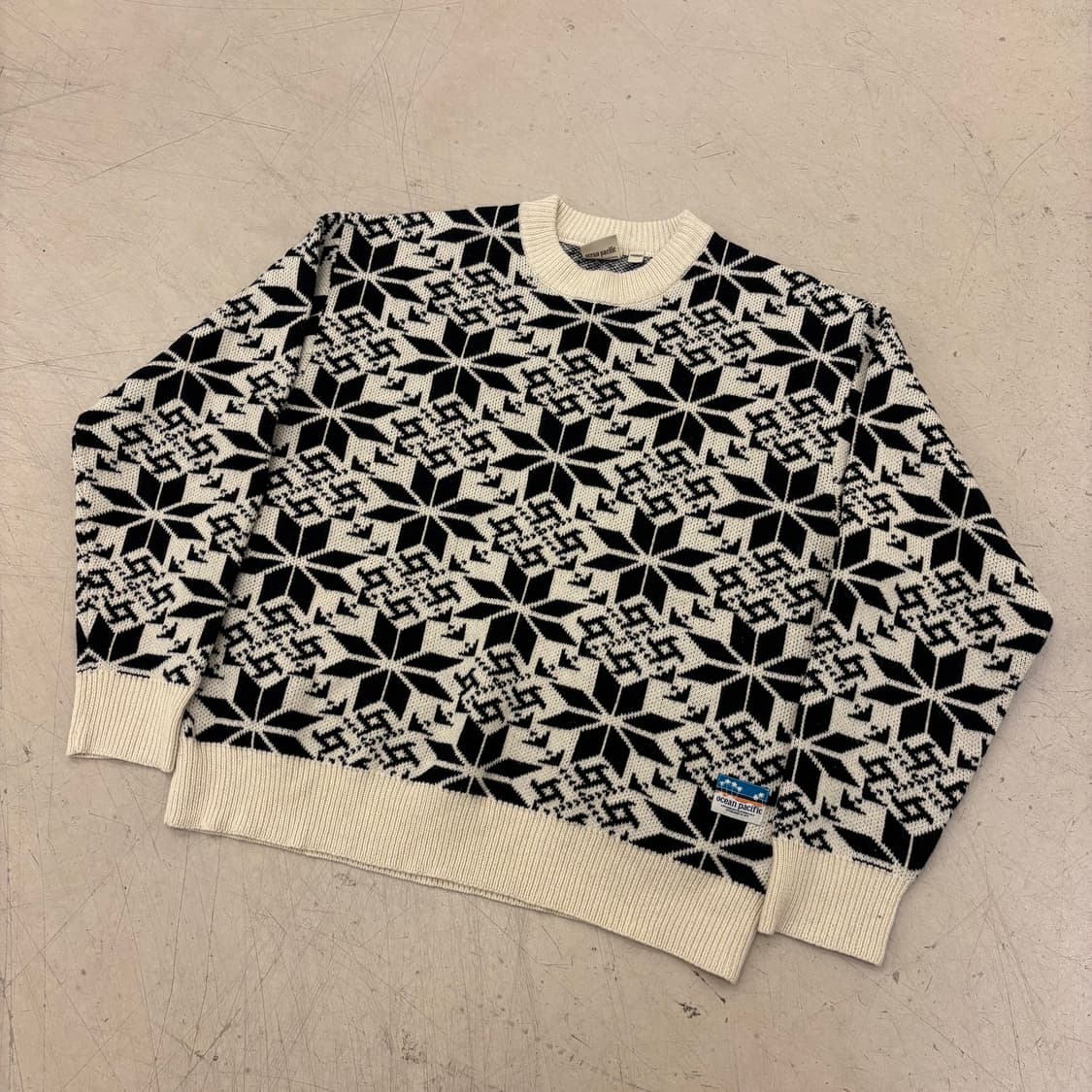 오션퍼시픽 패턴 니트 상품이미지1