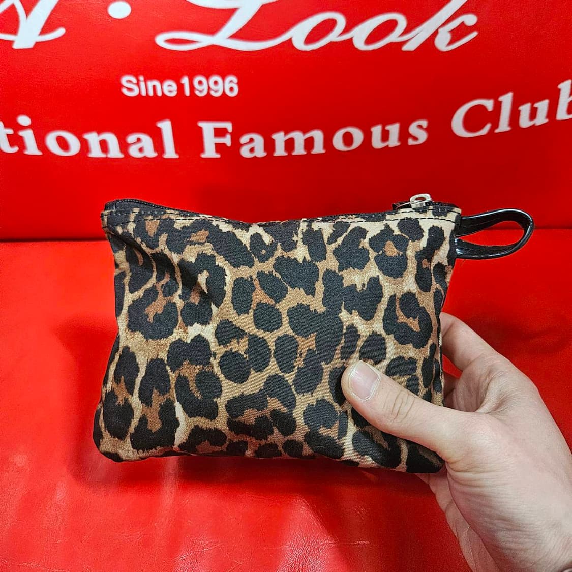 코치(COACH) 레오파드 핸들 파우치백 상품이미지3