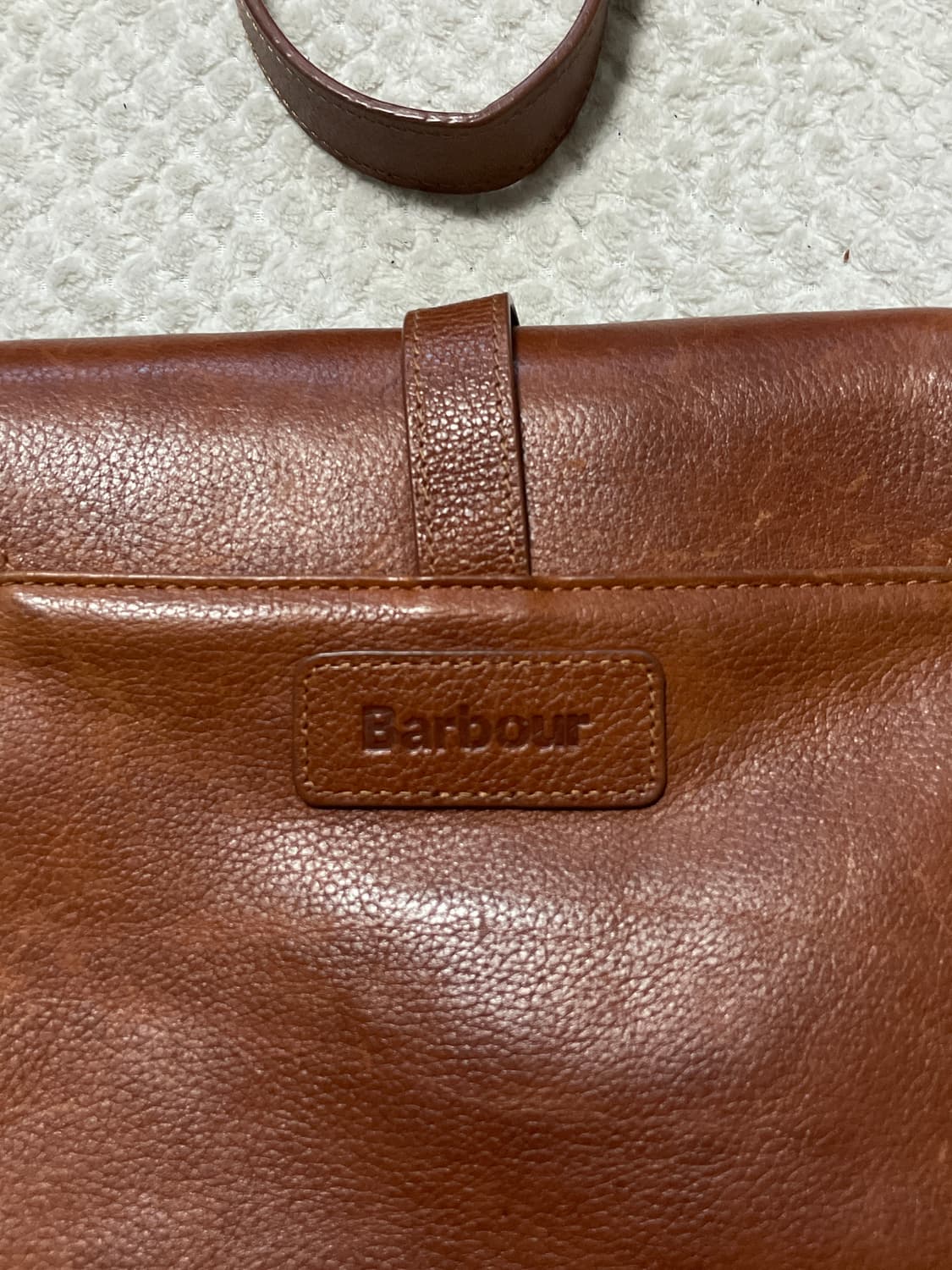 BARBOUR 바버 웨스턴 무드 카우하이드 소가죽 레더 크로스백 상품이미지9