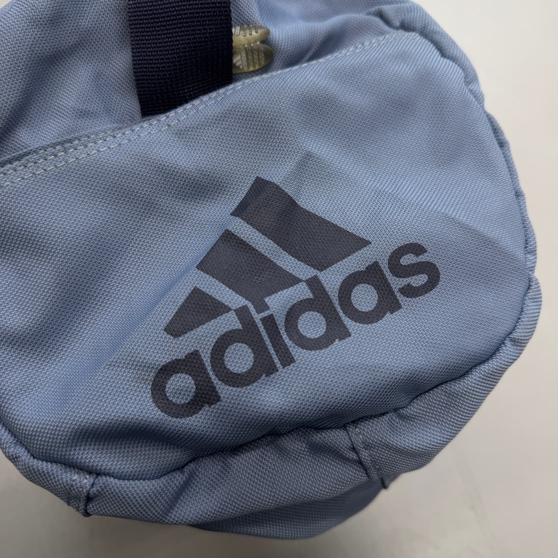 아디다스 00s Y2K 하늘색 빅로고 올드스쿨 크로스백 상품이미지4