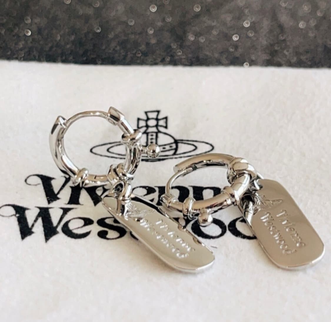 비비안웨스트우드 아카이브 레터링 orb 각인 드롭 링귀걸이 상품이미지2