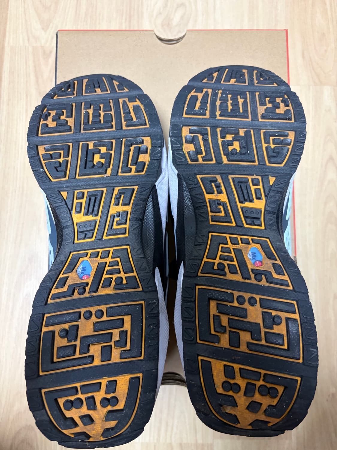 [265] Nike 나이키 에어맥스 SNDR 캐니온 골드 in 상품이미지3