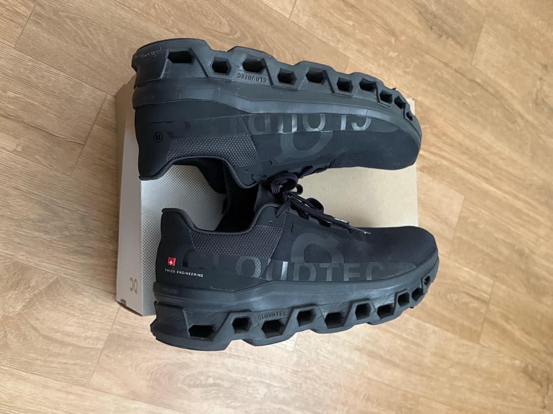 온러닝 클라우드몬스터 올블랙 43 280 상품이미지3