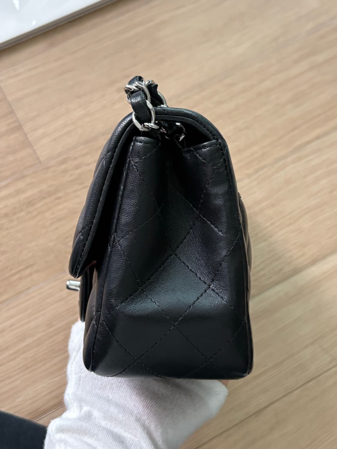 샤넬 미니 플랩백 블랙은장 (쁘띠삭 은장) 상품이미지4