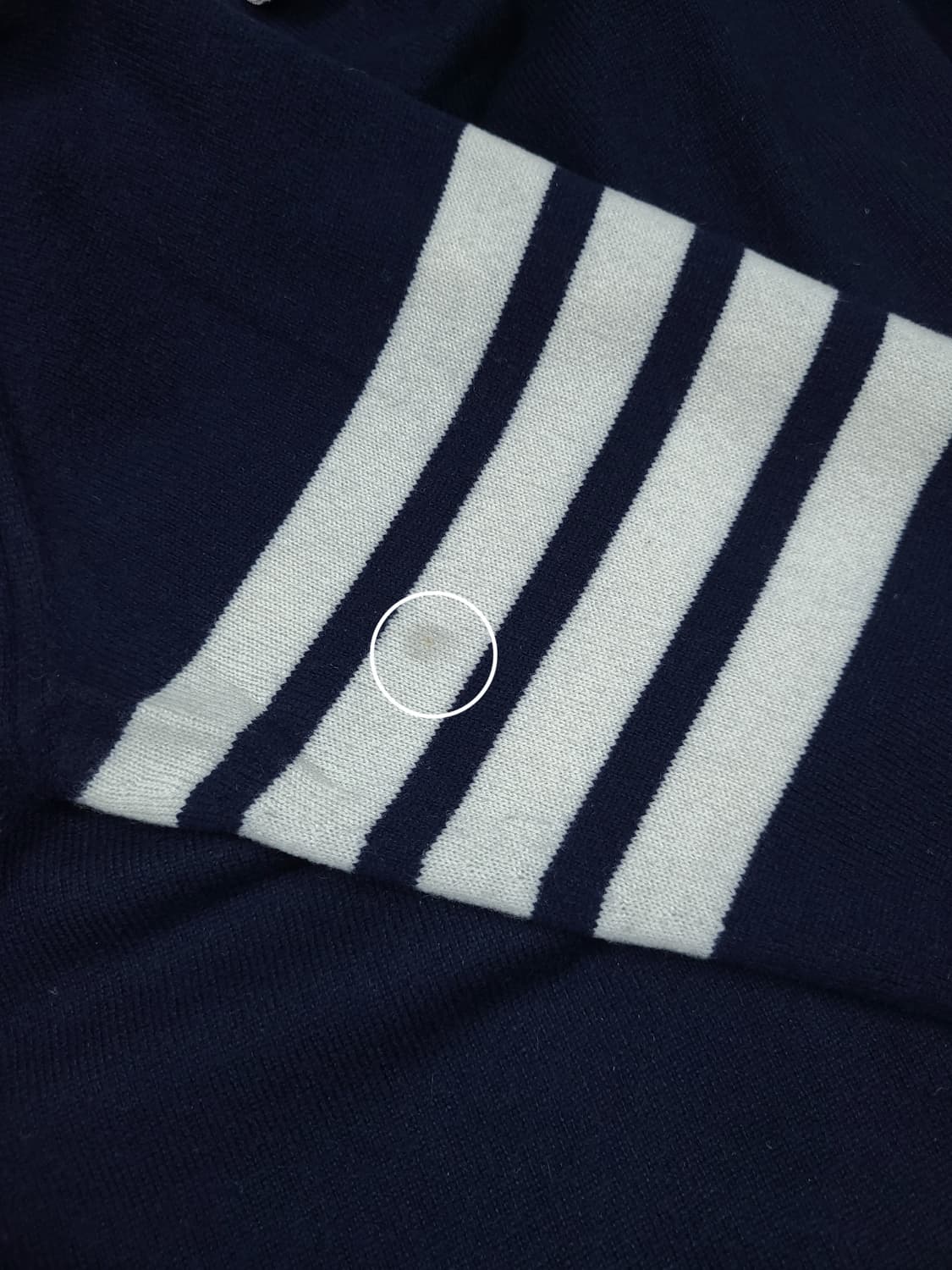 톰브라운 4바 캐시미어 가디건 네이비 상품이미지4