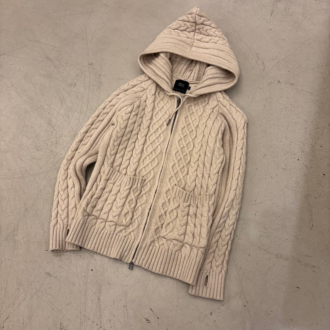 디미트리블랙 케이블 후드 니트 집업 상품이미지1