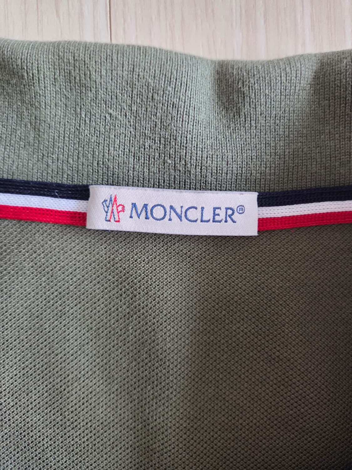 몽클레어 카라티 올리브 96(L) 정품인증완료 상태좋음 상품이미지4