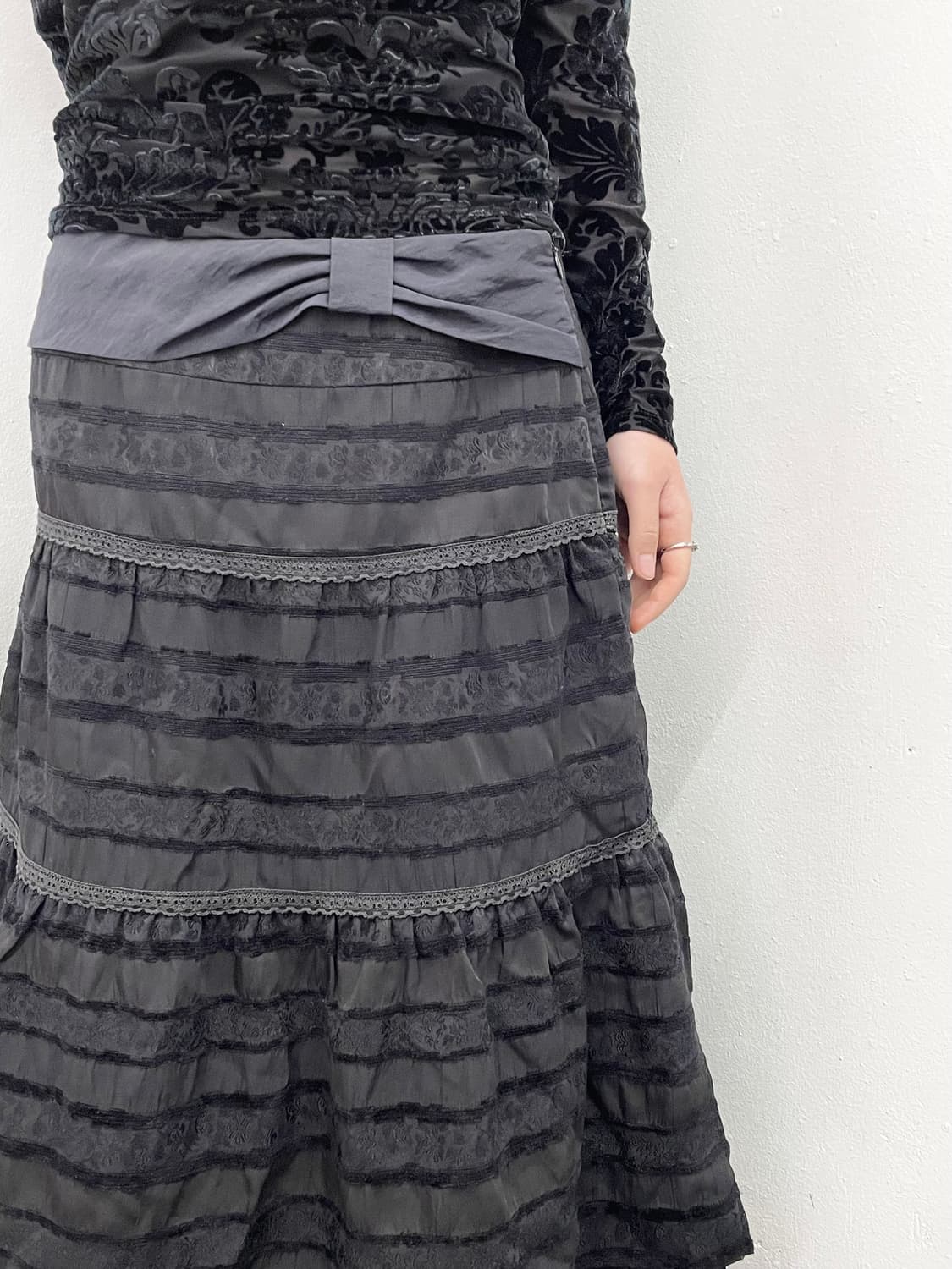 블랙 고딕 리본 레이스 디테일 스커트 상품이미지3