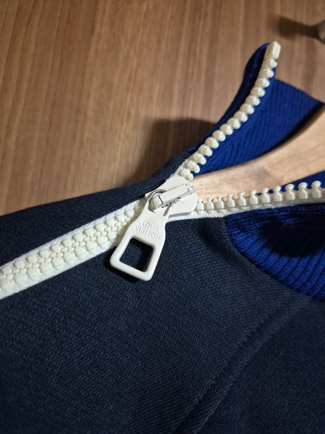 루이비통 멀티지퍼 맨투맨xl 상품이미지7