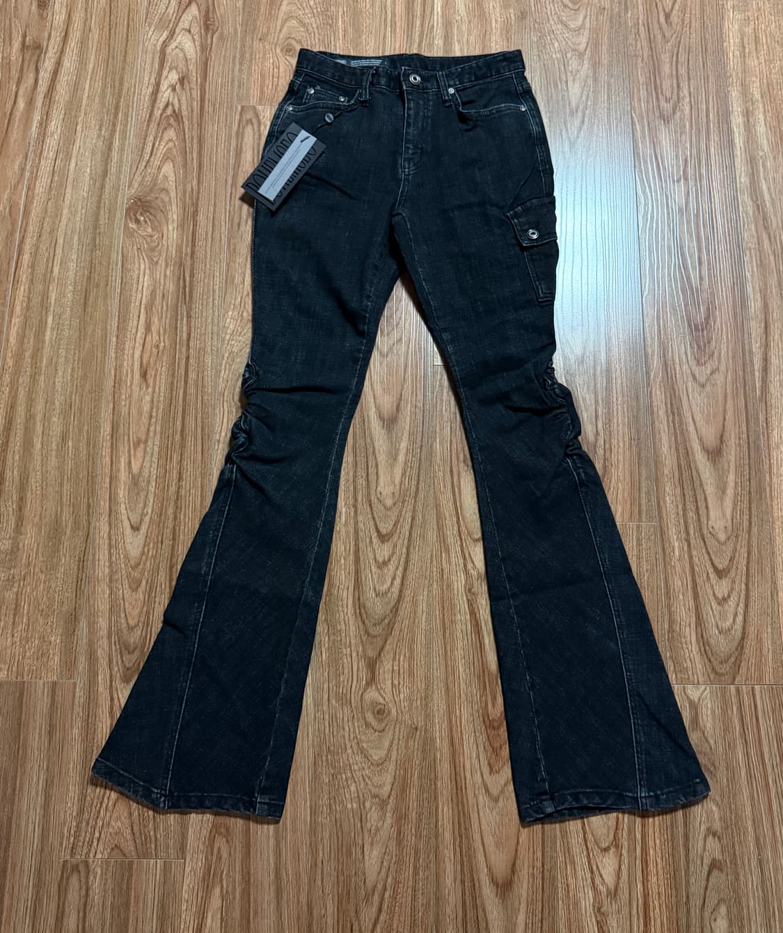 [새상품] 보헤미안서울 보헴서 스노우 워싱 레그 셔링 데님팬츠 스노우블랙 상품이미지6