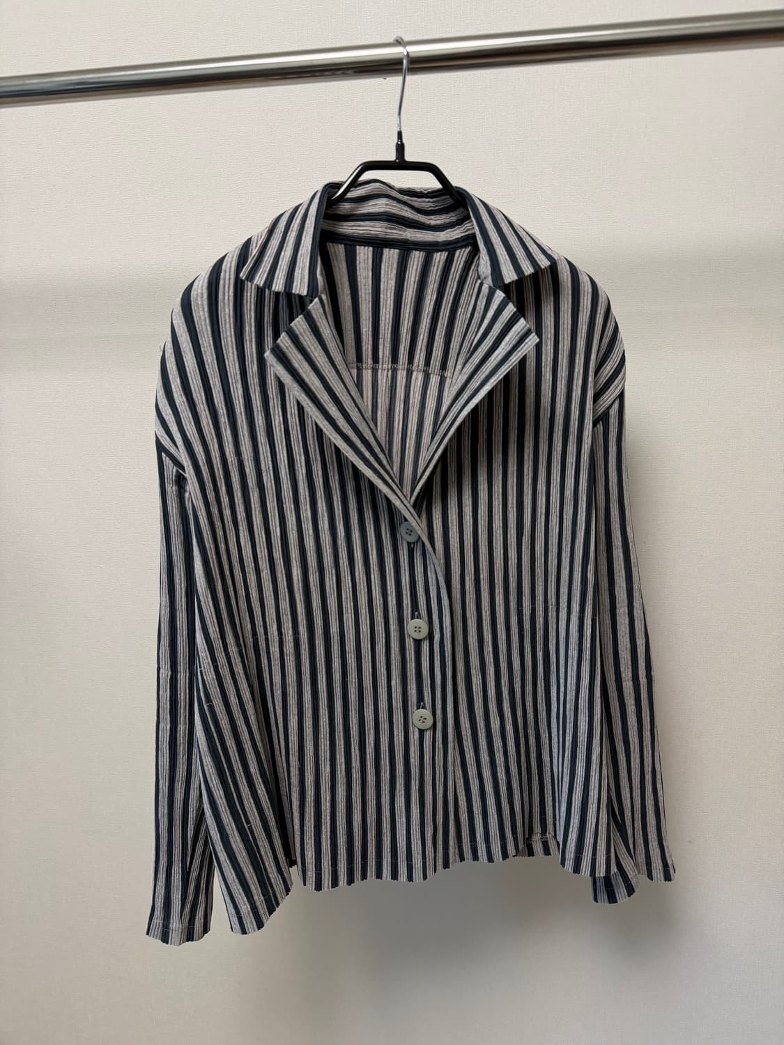 ISSEY MIYAKE FETE Striped Pleated jacket 상품이미지1