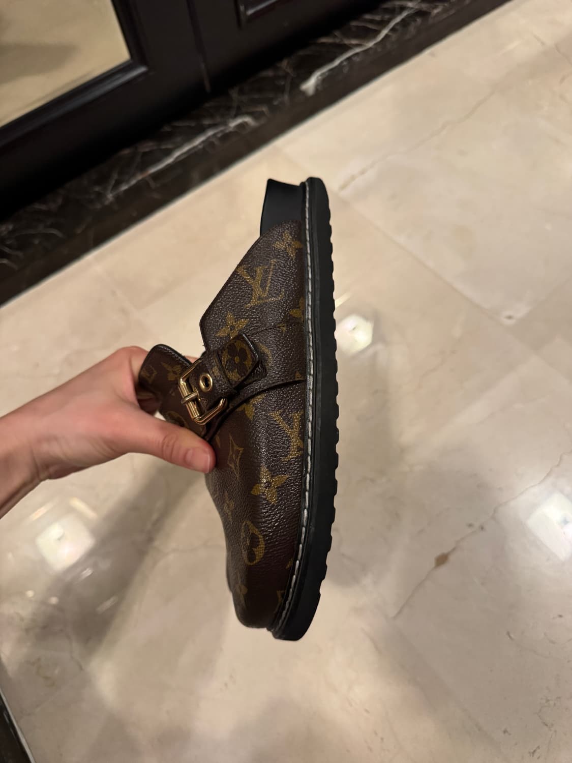 루이비통 모노그램 클로그 뮬 상품이미지3