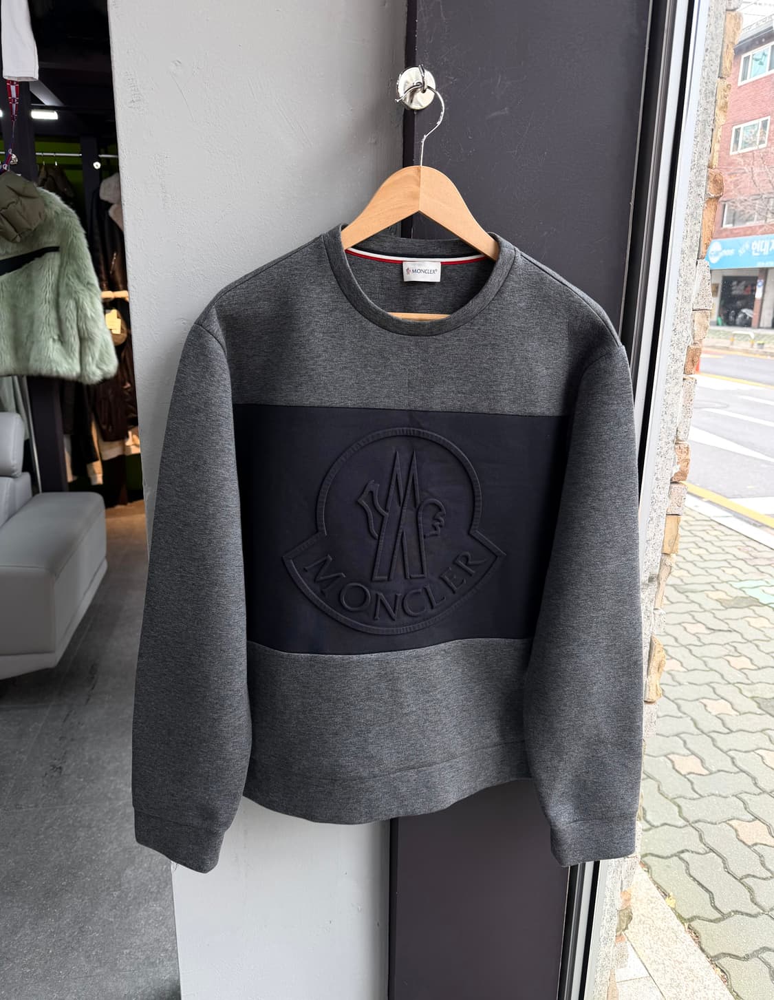 XL/ 몽클레어 네오프렌 빅로고 맨투맨 상품이미지3