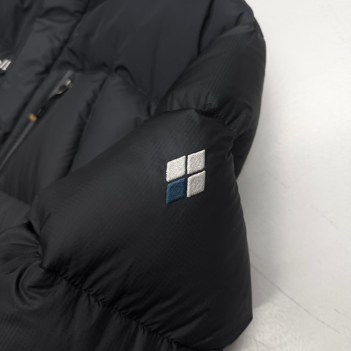 몽벨 고프코어 윈드프루프 구스다운 패딩 상품이미지5