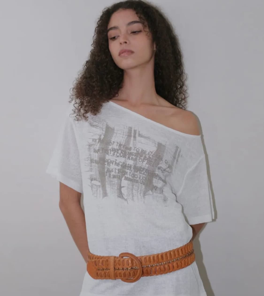 오디너리 홀리데이 루즈핏 티셔츠 LOOSE FIT T-SHIRT 상품이미지1