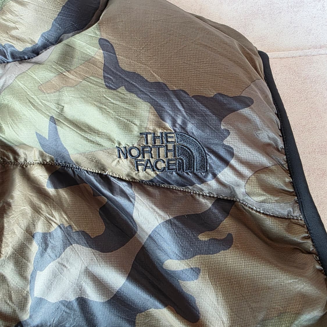 일본판 카모 노스페이스 아콘카구아 패딩조끼 XL(105) 상품이미지2