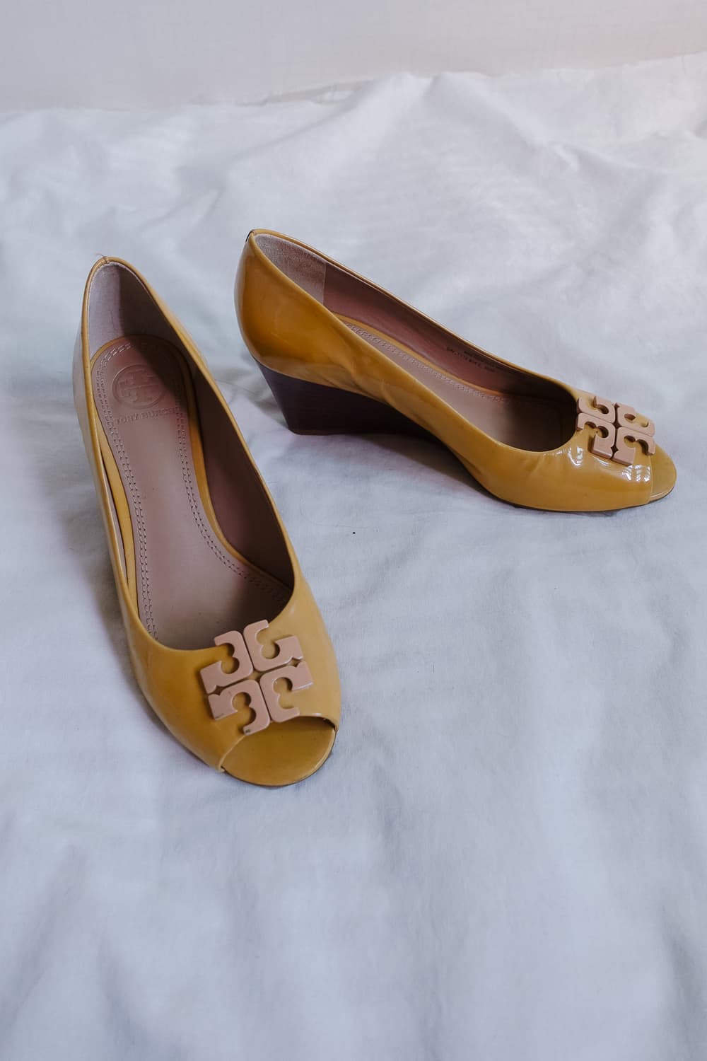 ToryBurch yellow wedge heel 상품이미지1