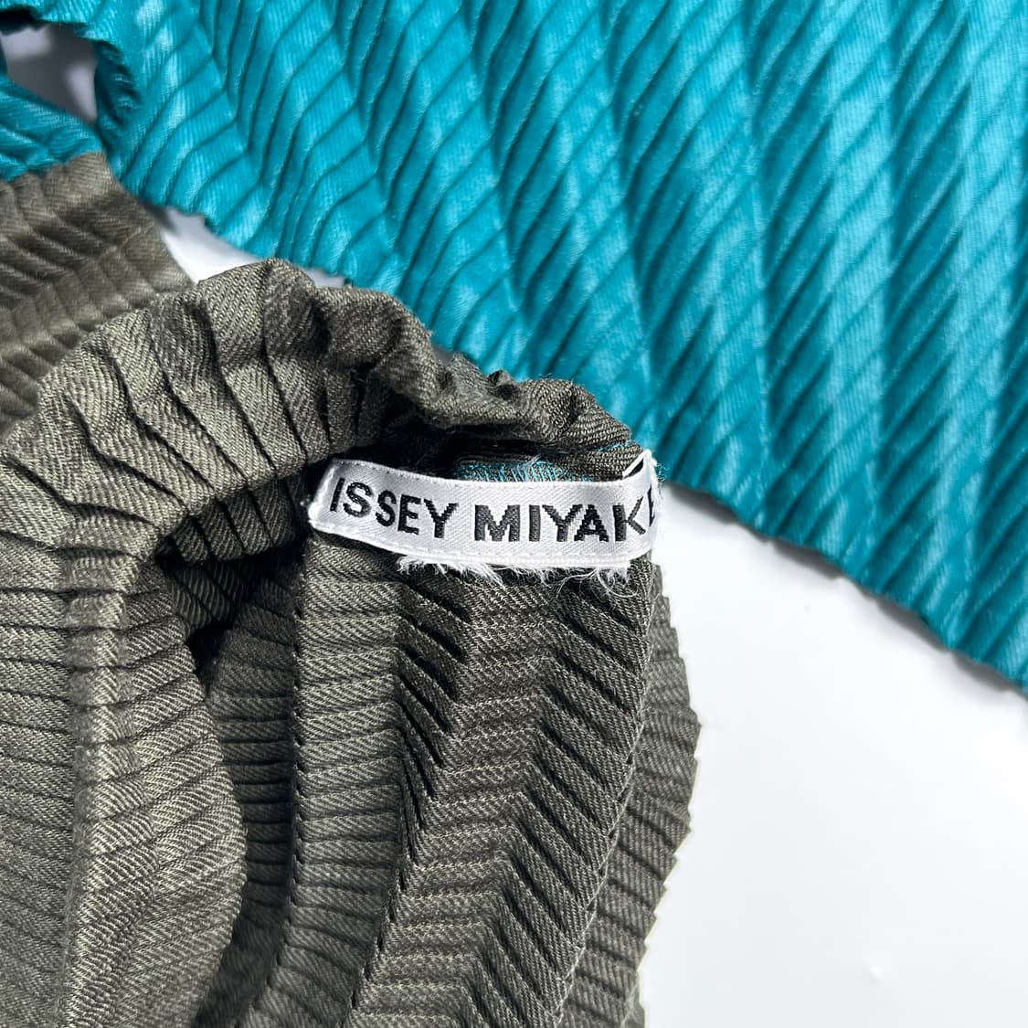 이세이미야케 볼륨 플리츠 가디건 상품이미지6