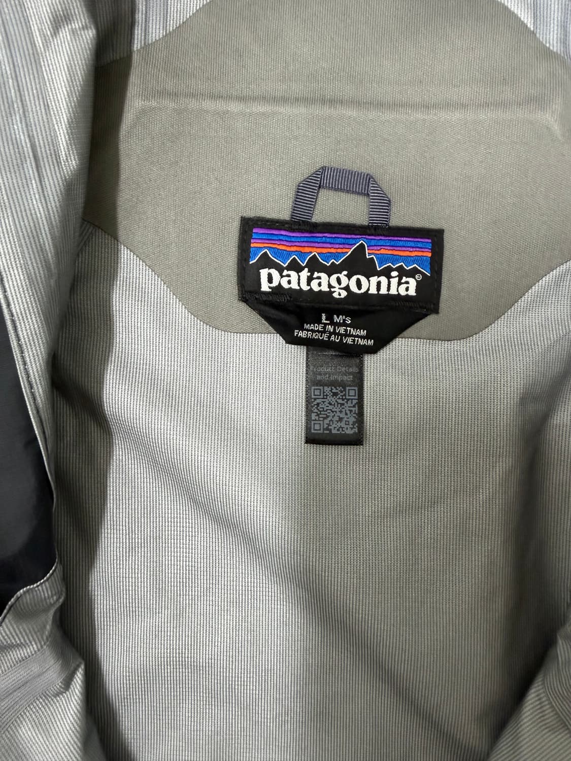 파타고니아 토렌쉘 L 사이즈  상태 9.8/10  최신 큐알 버전 사진찍 상품이미지4