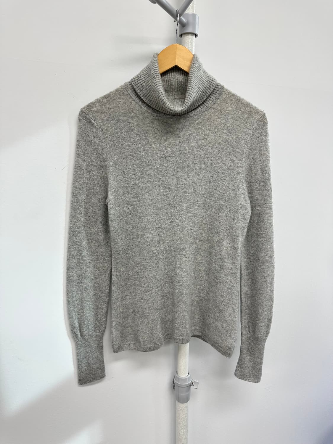 유니클로 캐시미어 터틀넥 니트 상품이미지1