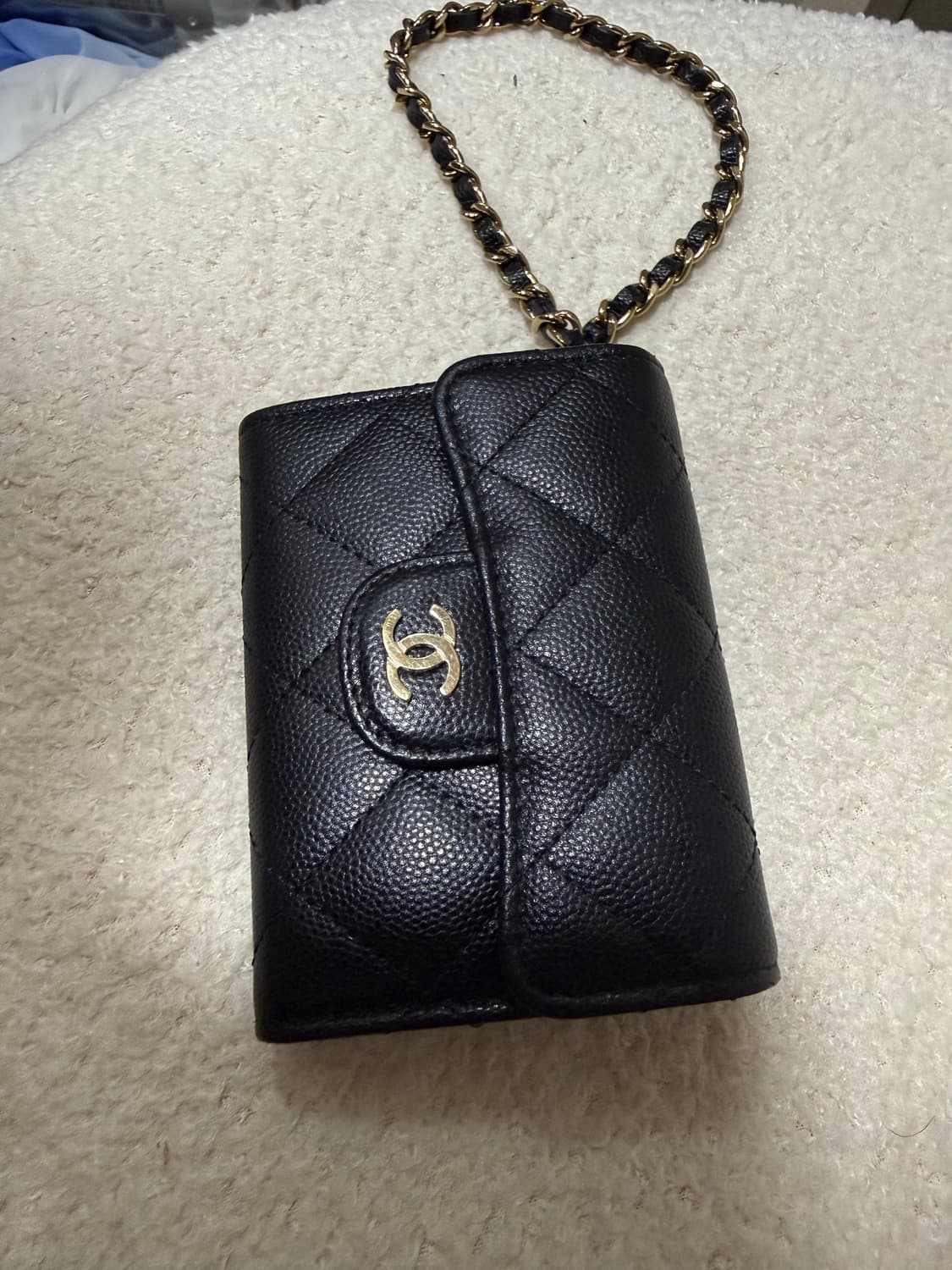 정품)샤넬 2단스트랩 캐비어자석 지갑 블랙 샴페인골드 상품이미지3