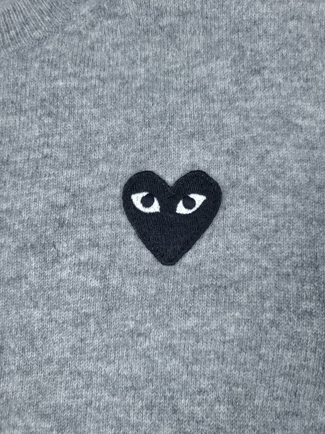 꼼데가르송 여성 라운드넥 플레이 가디건 라이트그레이 상품이미지3