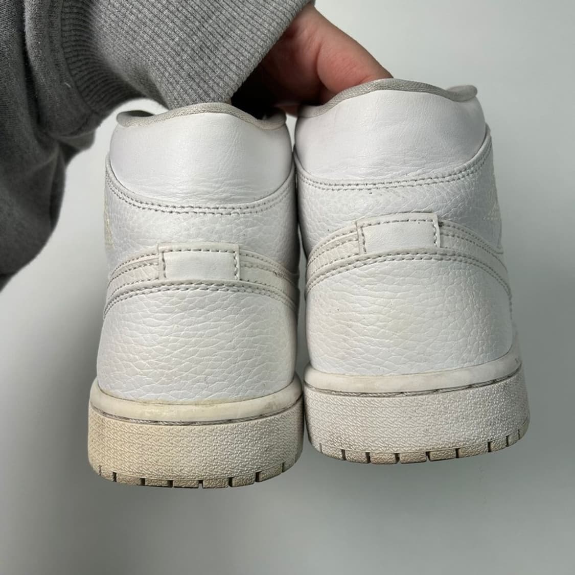 나이키 조던 1 미드 트리플 화이트 스니커즈 250 상품이미지7