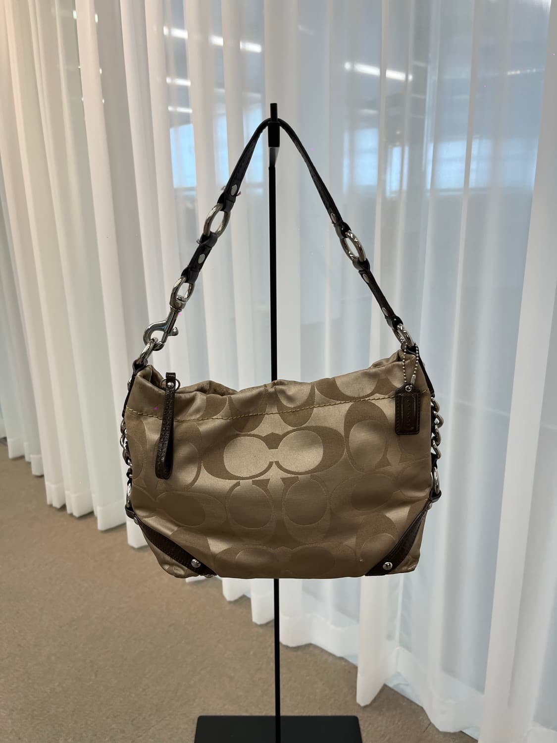 Coach Baggy Square Shoulder Bag 상품이미지1