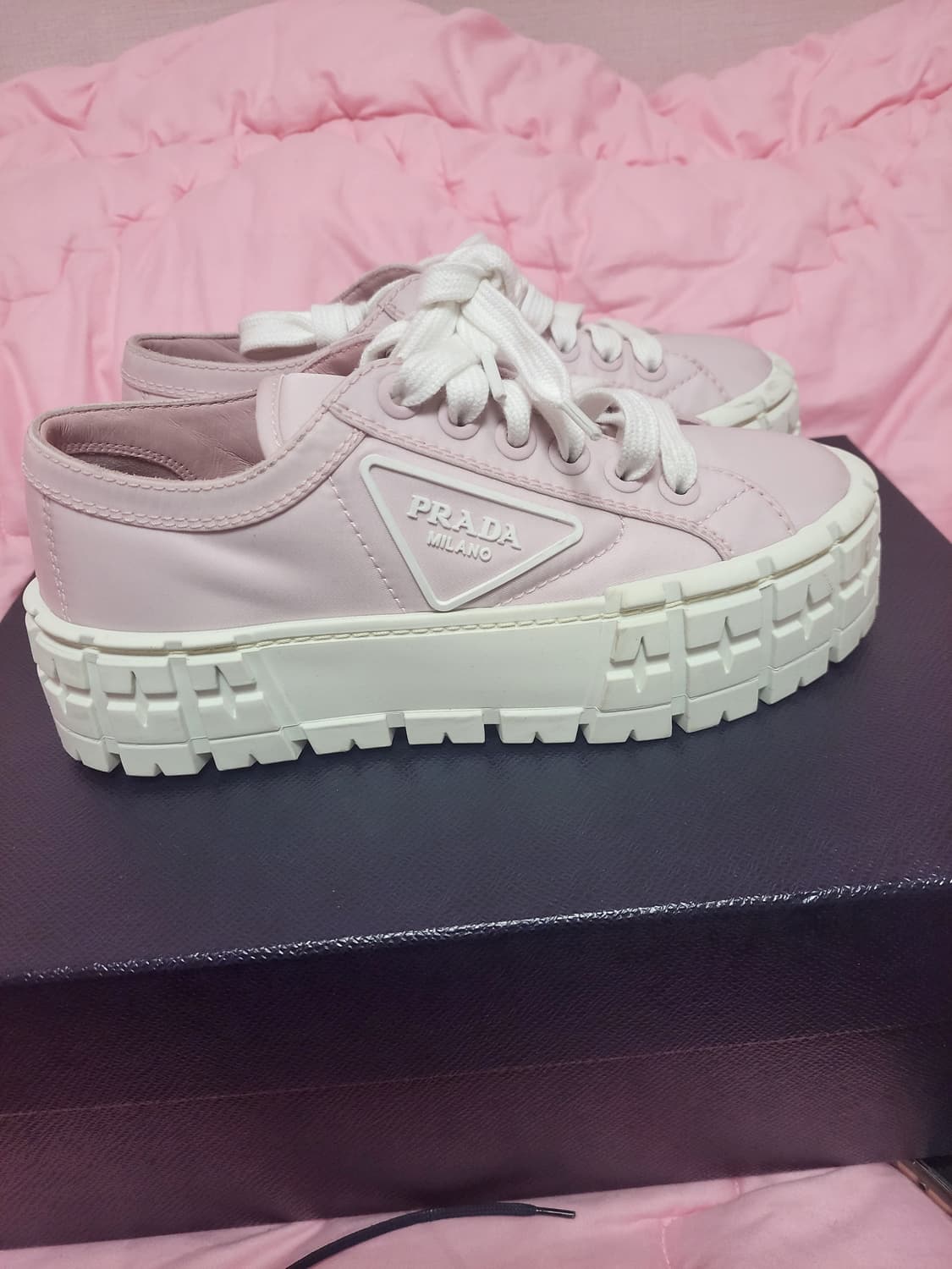 정품)급처1번신은상태최상!프라다 핑크 삼각로고 더블힐 개버딘스니커즈운동화 상품이미지4