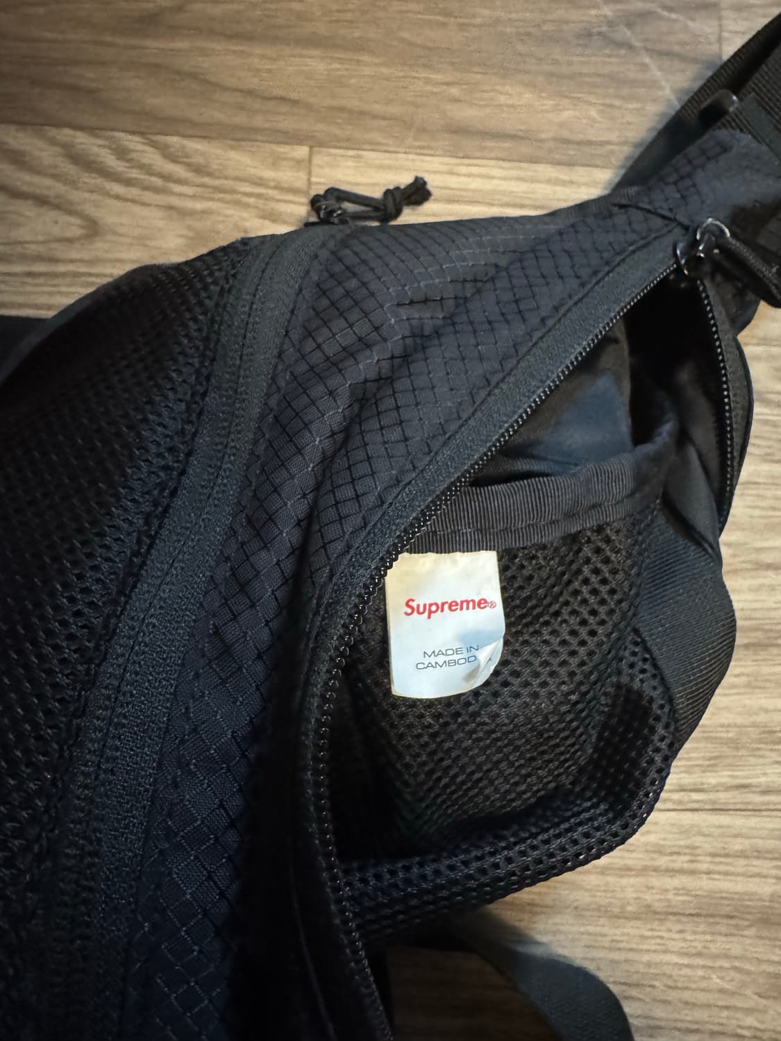 슈프림 스몰 메신저백 블랙 - 22SS 상품이미지5