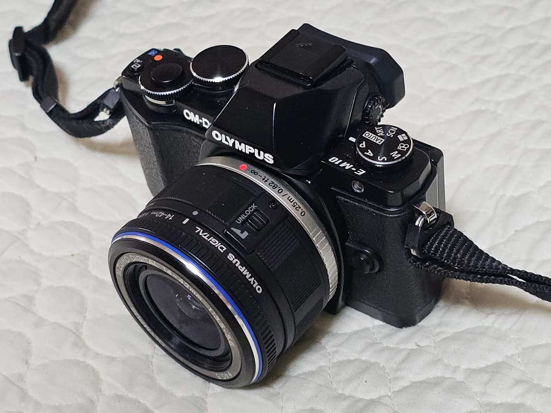올림푸스 OM-D E-M10 미러리스 디지털 카메라 상품이미지3