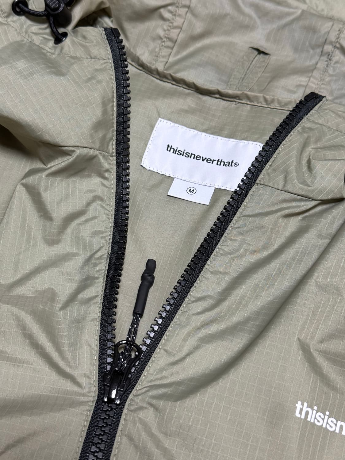 디스이즈네버댓 경량 바람막이 세이지 카키 상품이미지4