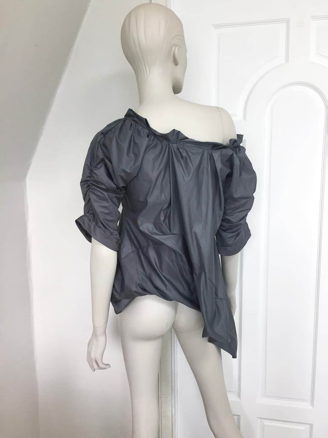 Asymmetric gray Volume Shirring  Top  상품이미지3