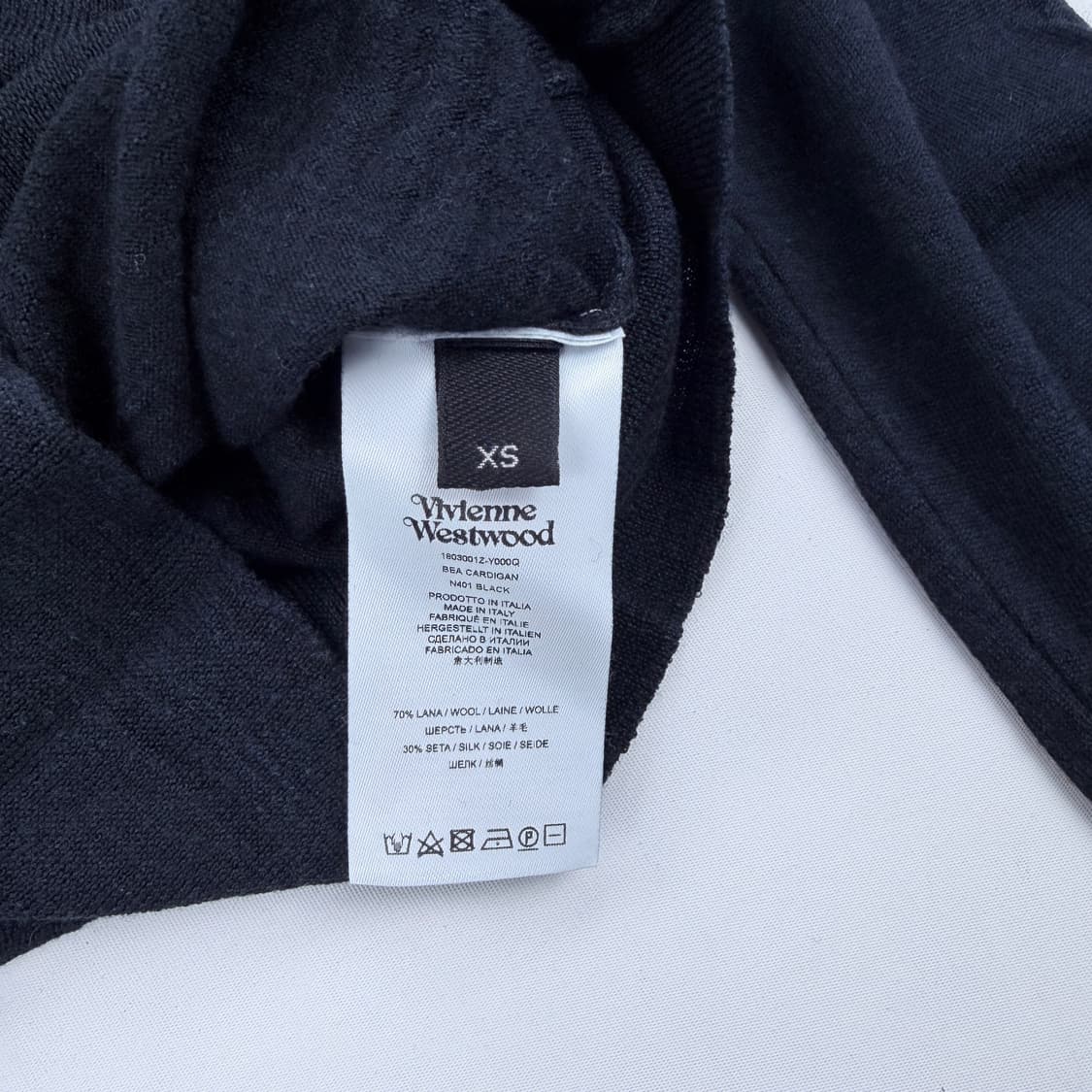 비비안웨스트우드 베아 크롭 가디건 블랙 18030012-Y000Q 상품이미지4