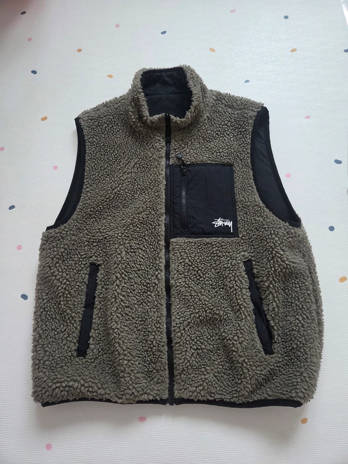 스투시 쉐르파 리버시블 베스트 스톤 L 상품이미지1