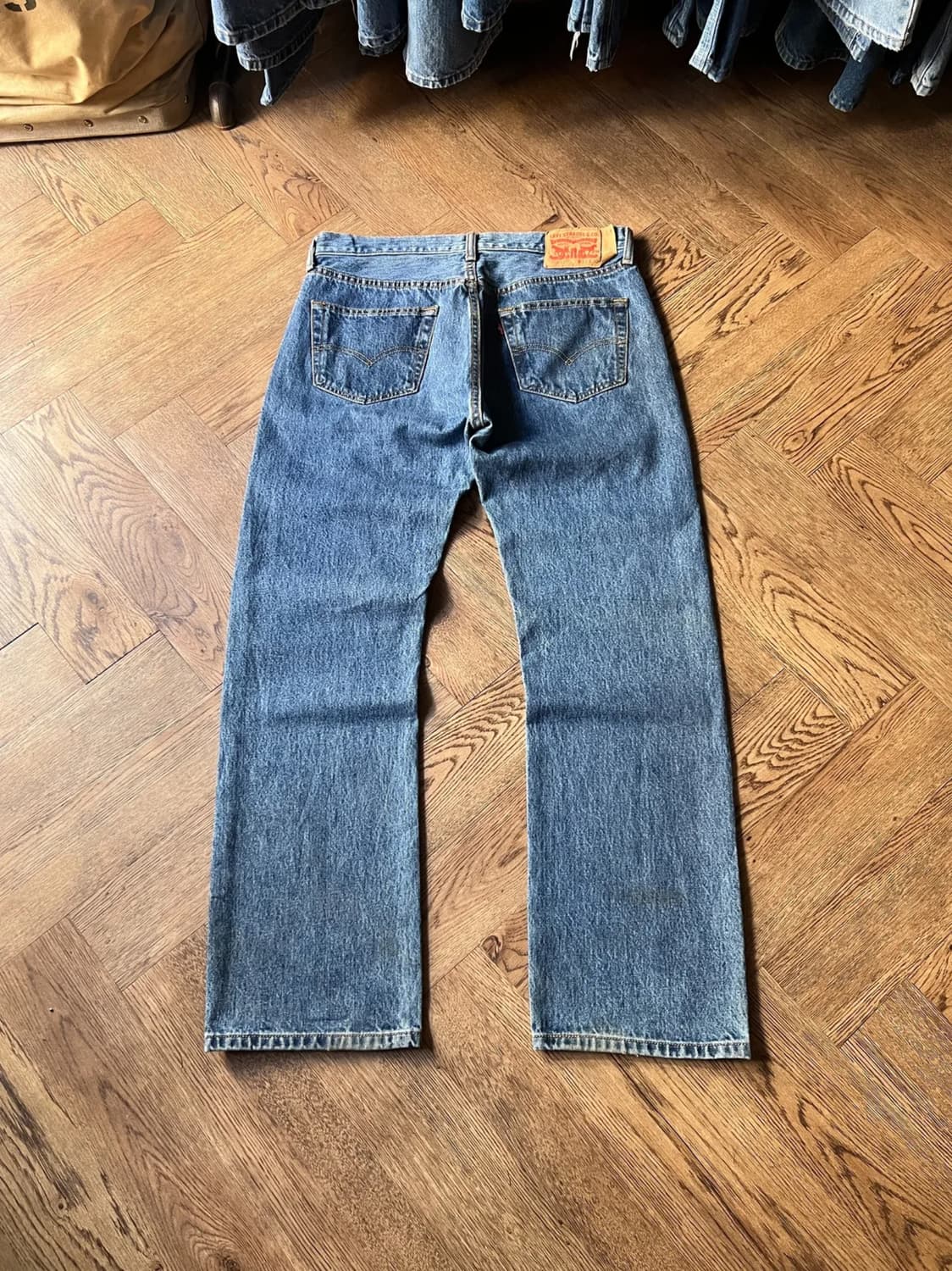 [33]리바이스 501 미디엄블루 워싱 데님 팬츠 상품이미지1