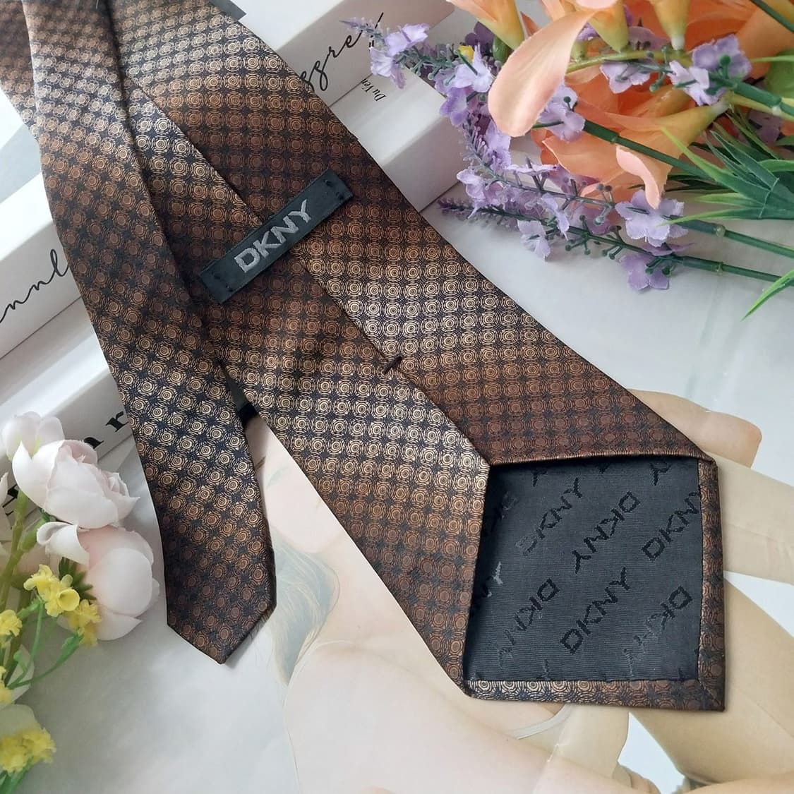 DKNY 실크 브라운 기하 패턴 넥타이 9.5cm A+등급 K1288
 상품이미지5