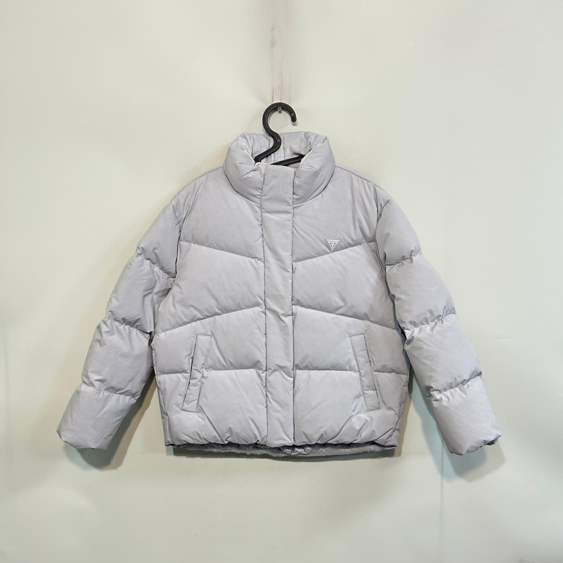 게스 2023 여성 오리털 푸퍼 패딩 상품이미지1