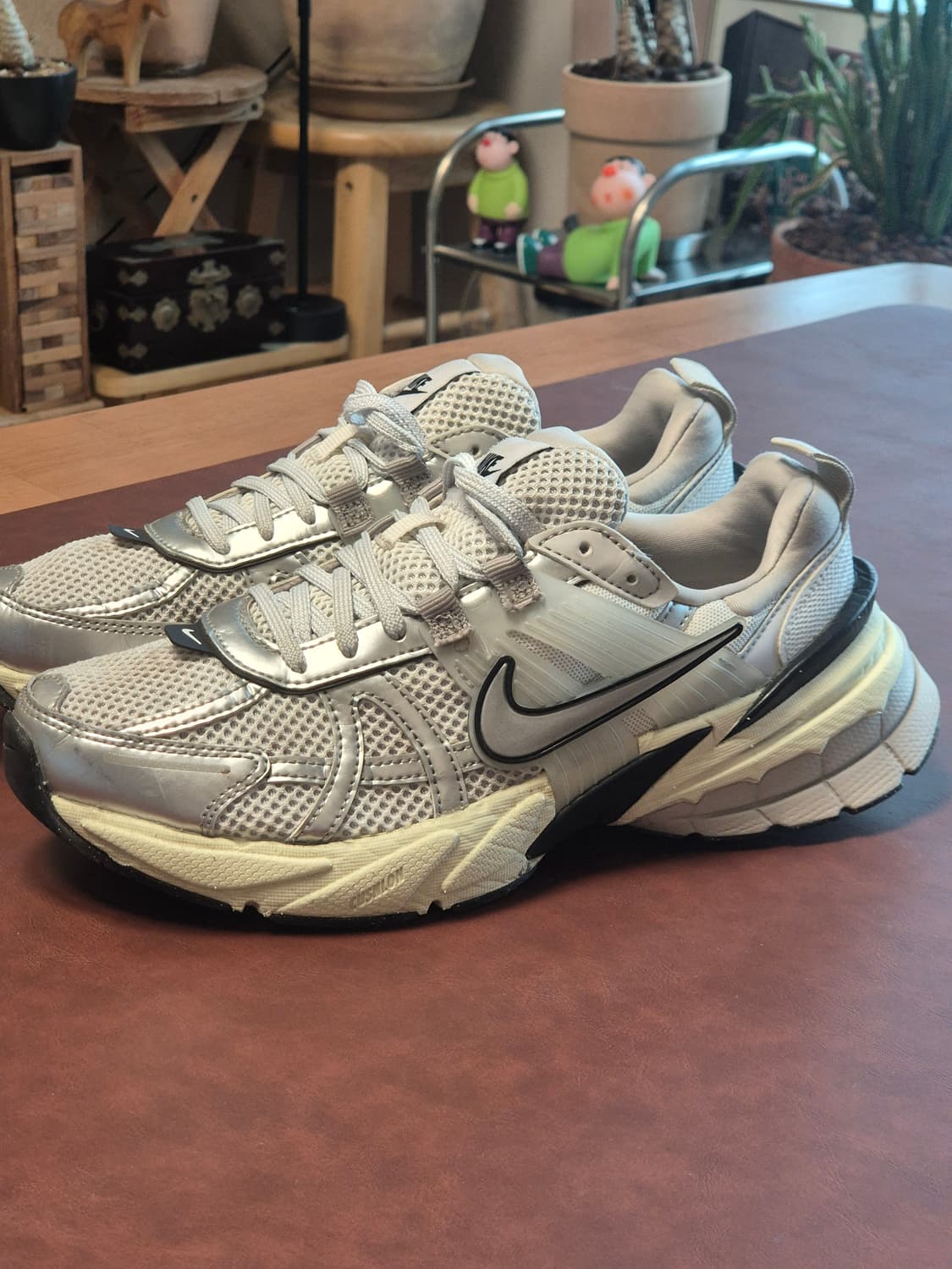 실착용2회 235 (6.5us) 정품 나이키V2K런 서밋 런닝화  상품이미지5