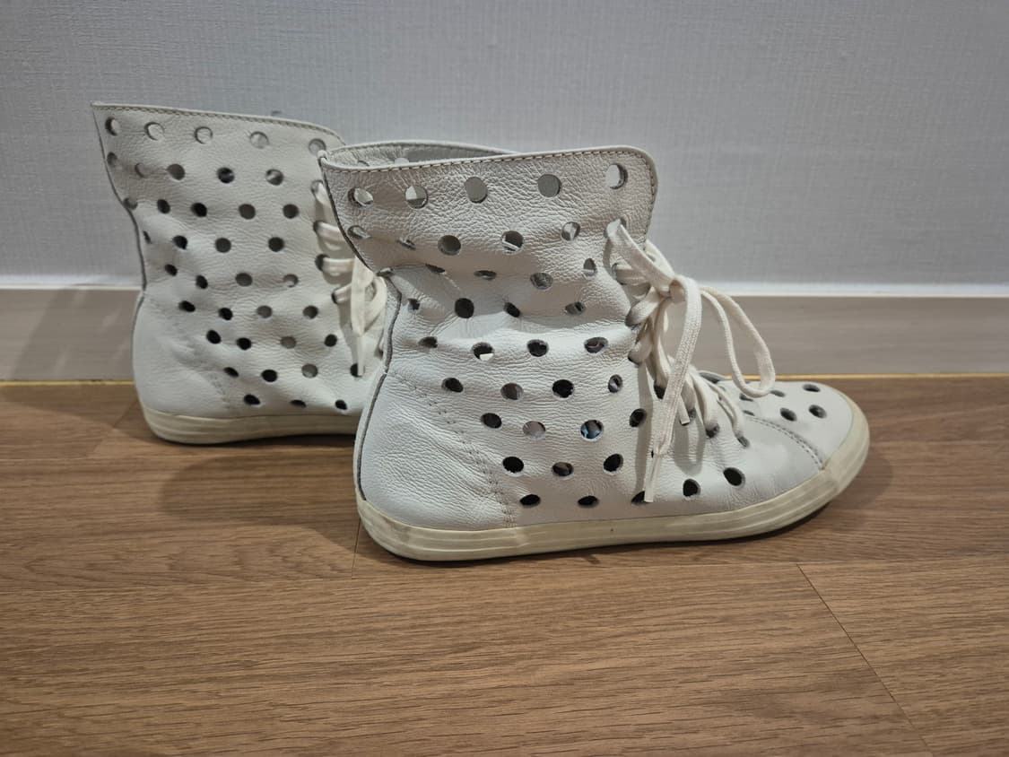 화이트 펀칭 스니커즈  240 상품이미지3