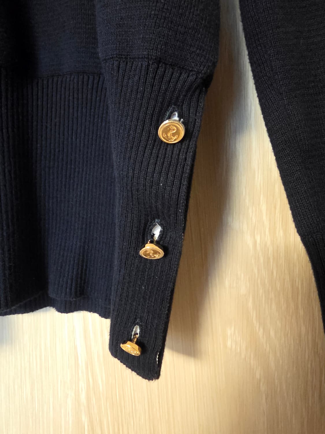 [40사이즈] 톰브라운 밀라노스티치 3버튼 여성 니트 네이비 상품이미지3