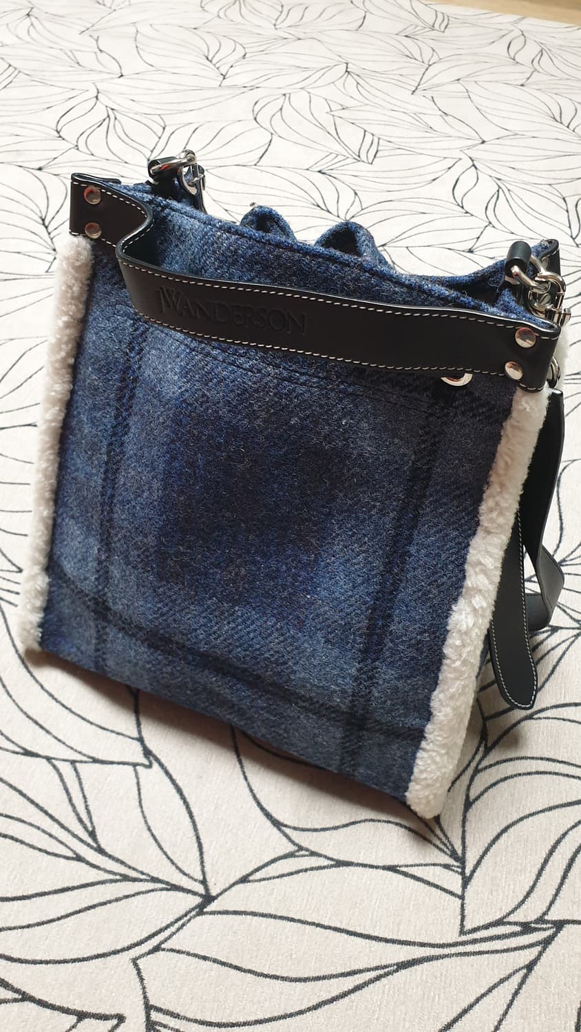 JW 앤더슨 X 해리스트위드 콜라보 크로스백 상품이미지1