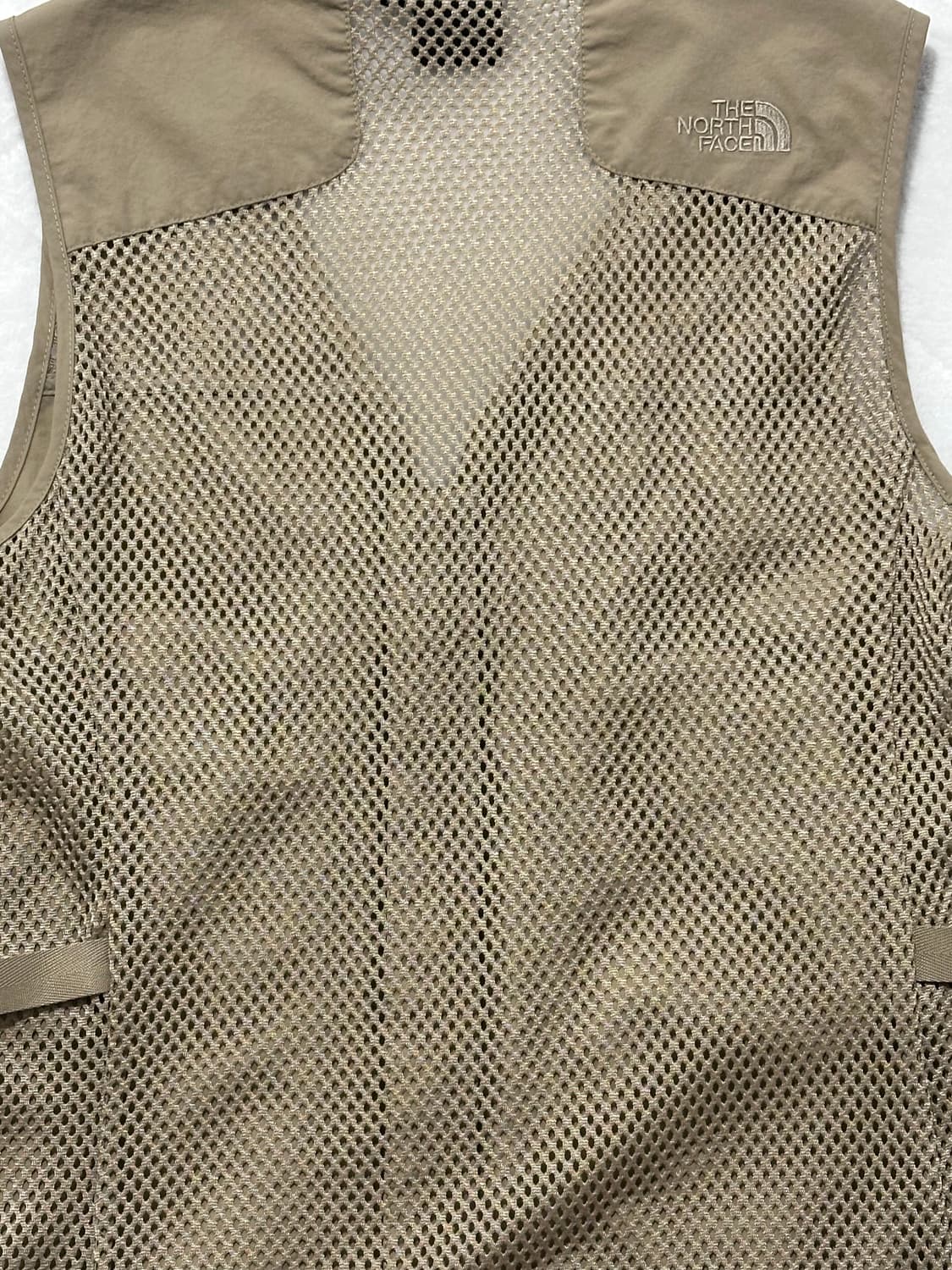 The North Face 베이지 메쉬 유틸리티 베스트 (멀티포켓 조끼) 상품이미지4