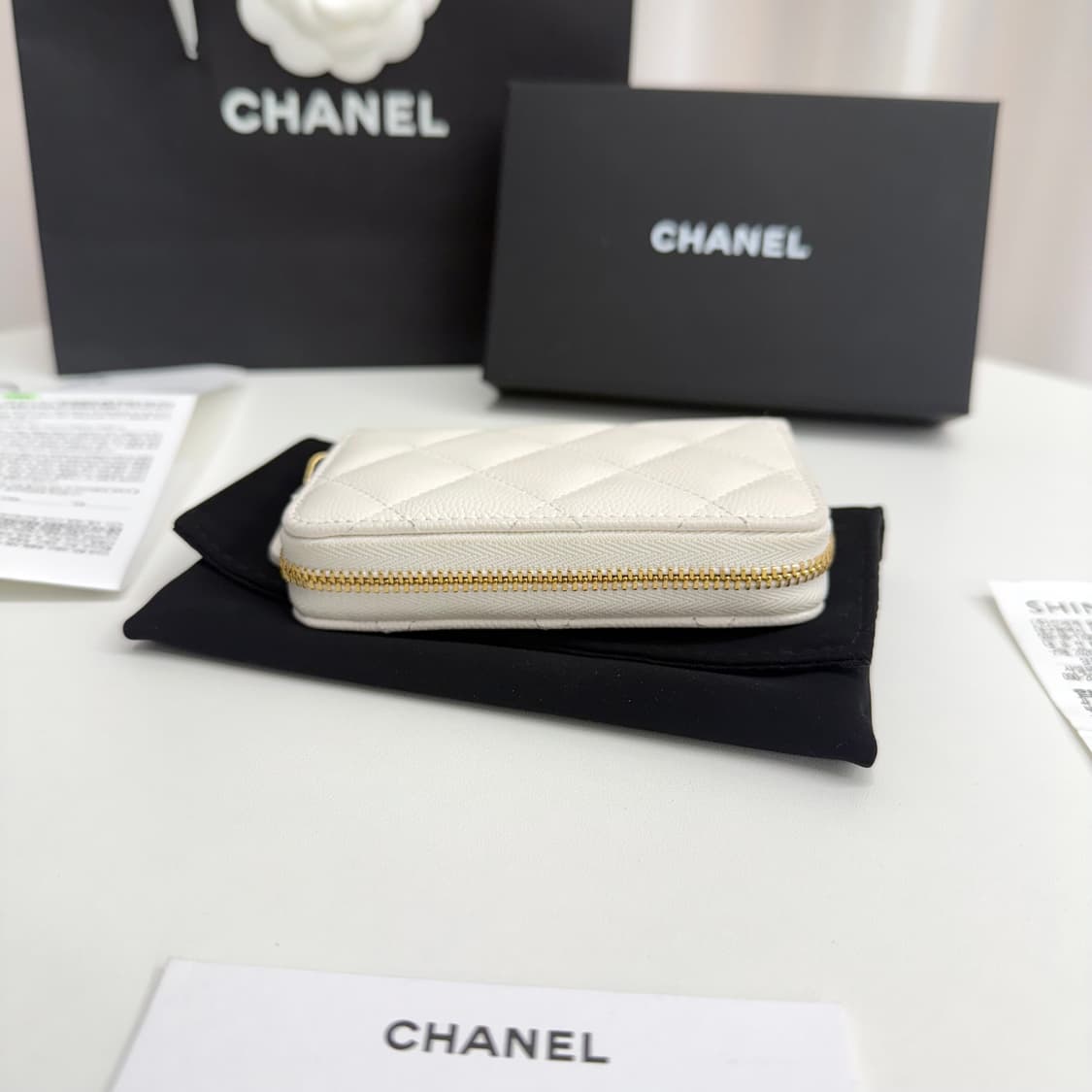 [26년/ 백화점] 샤넬 클래식 CC 로고 캐비어 지퍼돌이 지갑 화이트 상품이미지7