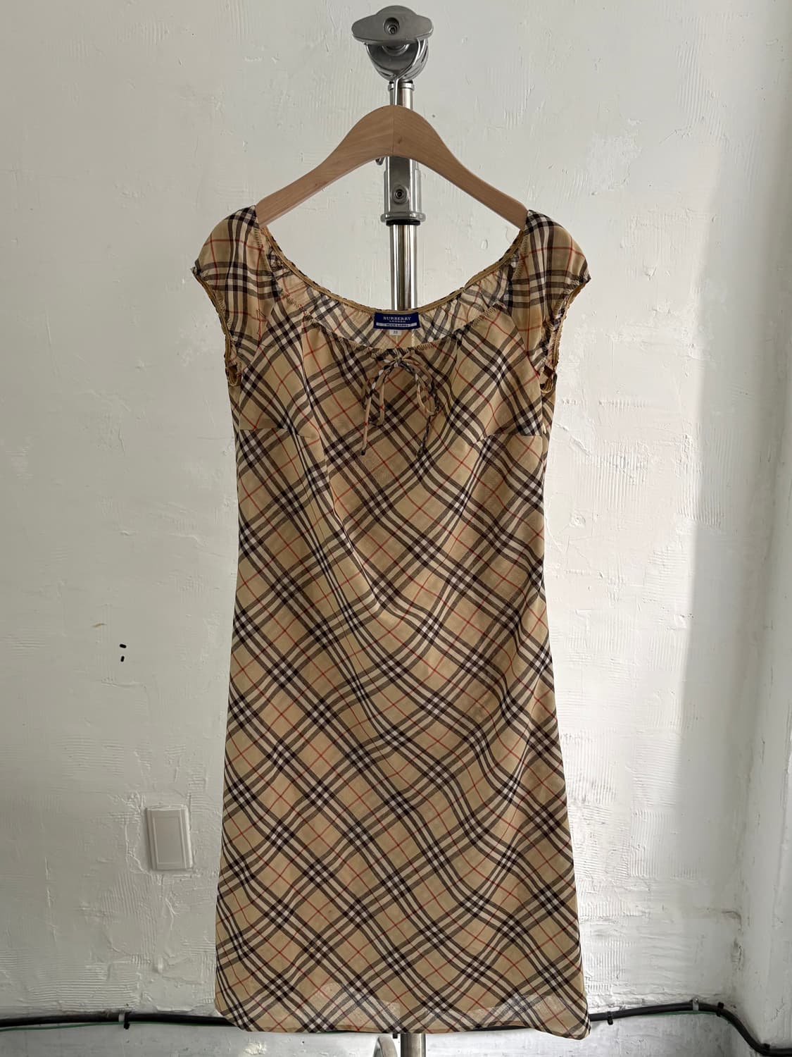 Burberry 버버리 블루라벨 노바체크 셔링 슬리브리스 원피스 상품이미지2