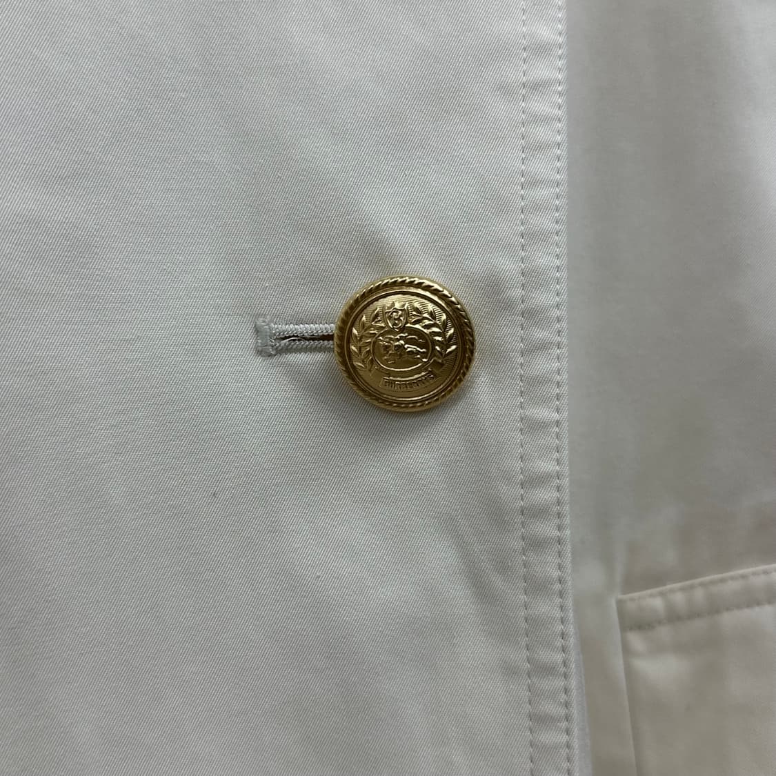 버버리 금장 로고 버튼 트렌치코트 상품이미지5