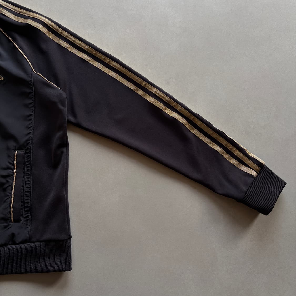 [M]아디다스 블랙 골드 검골 트랙탑 져지 상품이미지5